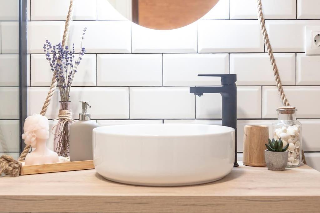 Rb - Urban Loft Retreat, Comfort & Good Location บาเลนเซีย ภายนอก รูปภาพ