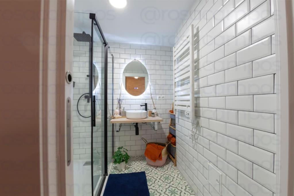 Rb - Urban Loft Retreat, Comfort & Good Location บาเลนเซีย ภายนอก รูปภาพ