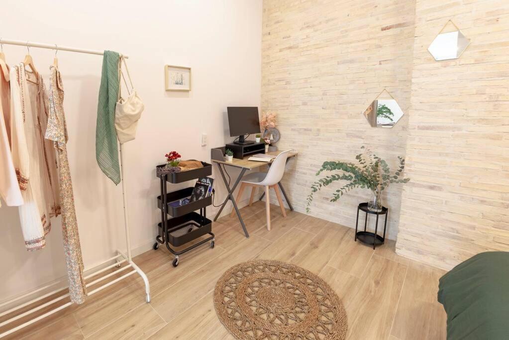 Rb - Urban Loft Retreat, Comfort & Good Location บาเลนเซีย ภายนอก รูปภาพ