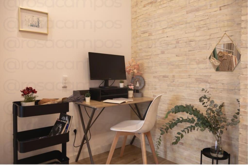 Rb - Urban Loft Retreat, Comfort & Good Location บาเลนเซีย ภายนอก รูปภาพ