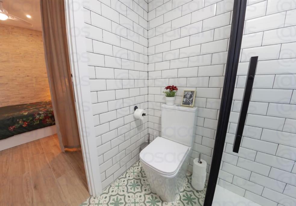 Rb - Urban Loft Retreat, Comfort & Good Location บาเลนเซีย ภายนอก รูปภาพ