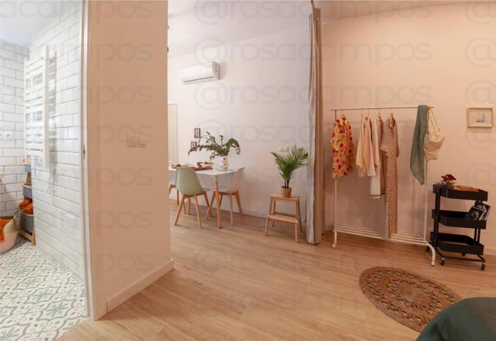 Rb - Urban Loft Retreat, Comfort & Good Location บาเลนเซีย ภายนอก รูปภาพ