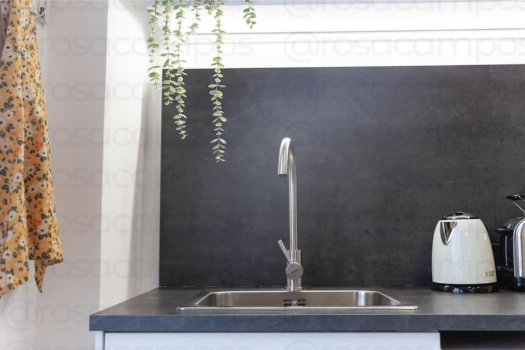 Rb - Urban Loft Retreat, Comfort & Good Location บาเลนเซีย ภายนอก รูปภาพ