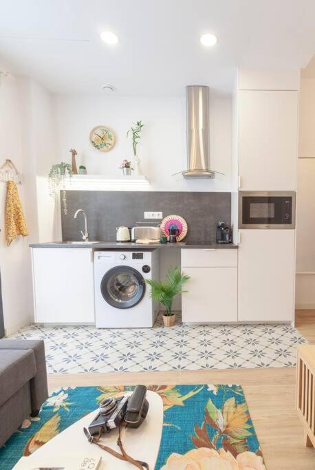 Rb - Urban Loft Retreat, Comfort & Good Location บาเลนเซีย ภายนอก รูปภาพ