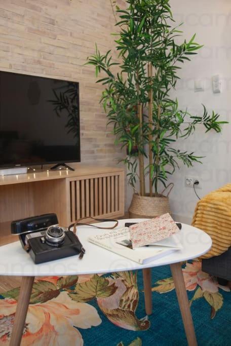 Rb - Urban Loft Retreat, Comfort & Good Location บาเลนเซีย ภายนอก รูปภาพ